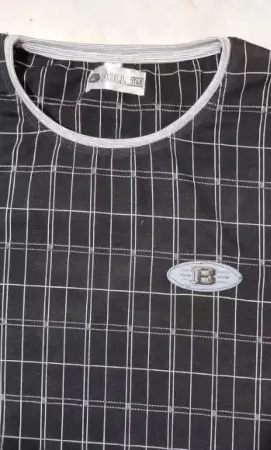 Black Winter Sweater T-Shirt ( default, M )